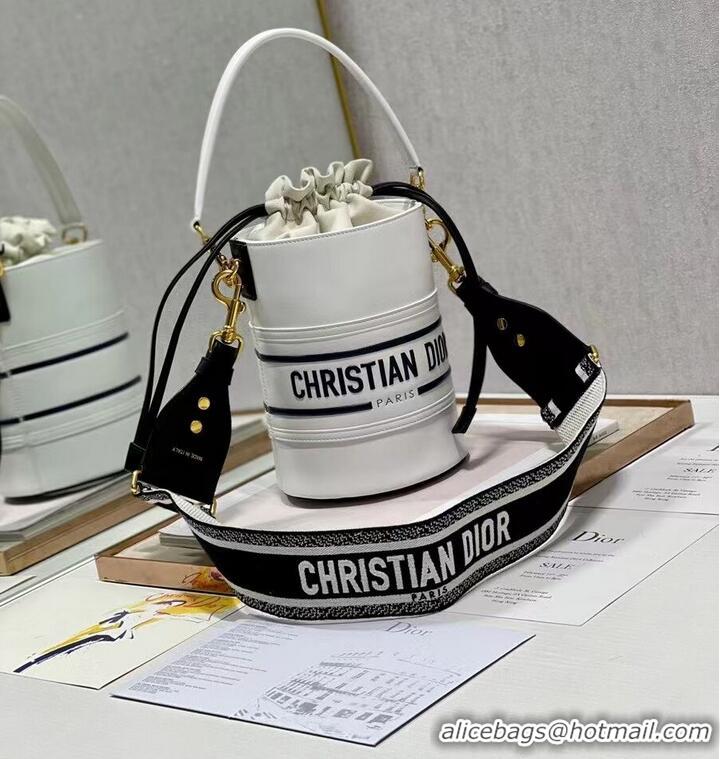 Famous Brand Dior Bubble Maple Leaf Calfskin Bucket Bag C9300 white