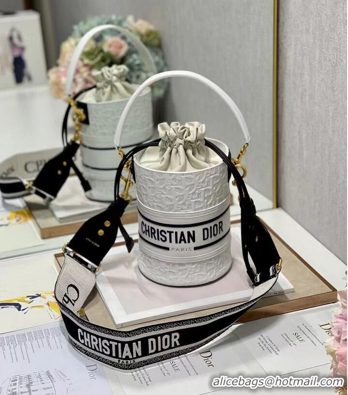 Market Sells Dior Bubble Maple Leaf Embossing Calfskin Bucket Bag C9300 white