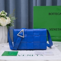 Buy Fashionable Bottega Veneta CASSETTE 018101 blue