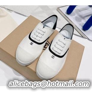 Sumptuous Chanel Canvas Sneakers White/Black 030540