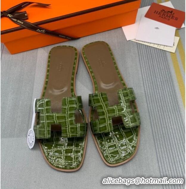 Shop Duplicate Hermes Oran Stone Embossed Leather Flat Slide Sandals 0216114 Army Green