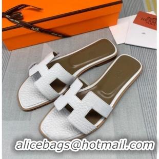 Stylish Hermes Oran Crocodile Embossed Leather Flat Slide Sandals 0216132 White