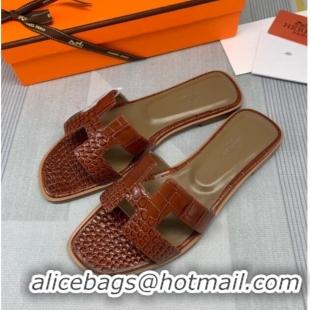 Sumptuous Hermes Oran Crocodile Embossed Leather Flat Slide Sandals 0216132 Brown