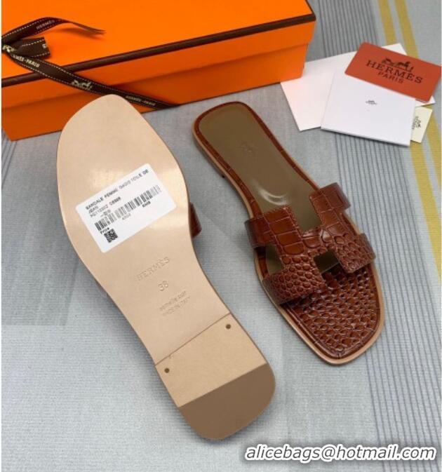 Sumptuous Hermes Oran Crocodile Embossed Leather Flat Slide Sandals 0216132 Brown