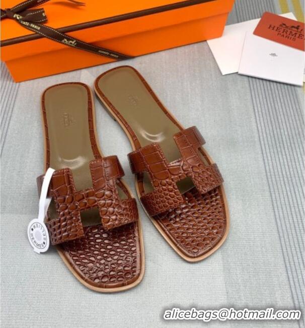 Sumptuous Hermes Oran Crocodile Embossed Leather Flat Slide Sandals 0216132 Brown