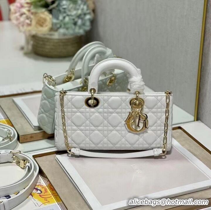 Market Sells MEDIUM LADY DIOR BAG Cannage Lambskin C2820 White