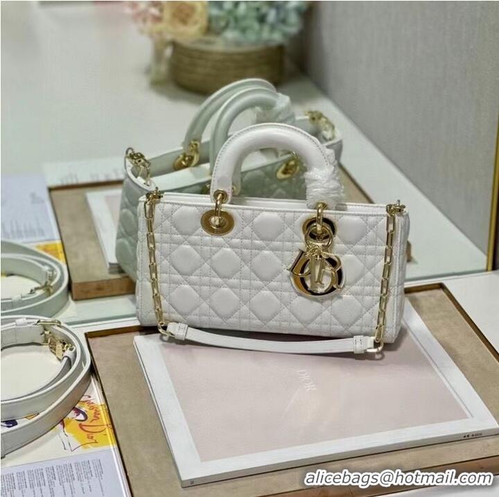 Market Sells MEDIUM LADY DIOR BAG Cannage Lambskin C2820 White