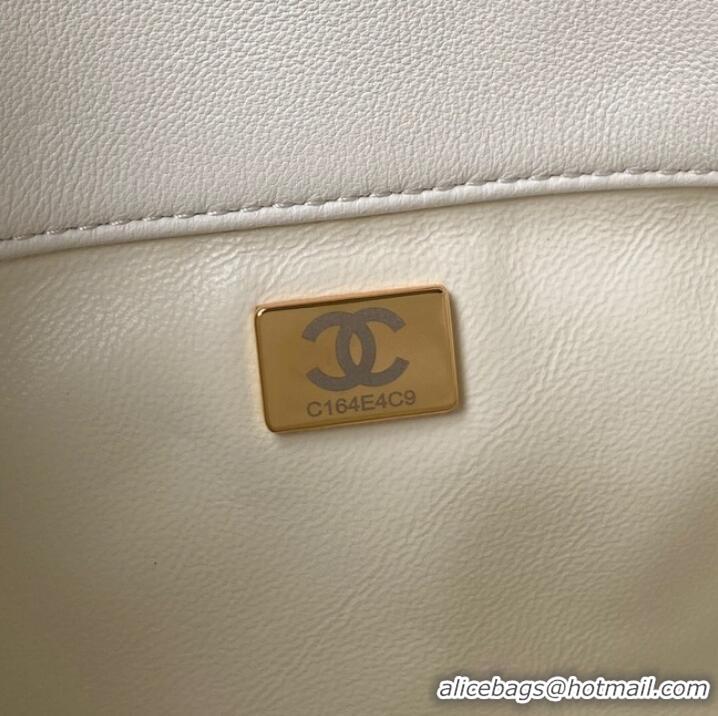 Famous Brand Chanel Drawstring Bag & Gold Metal AS3116 white