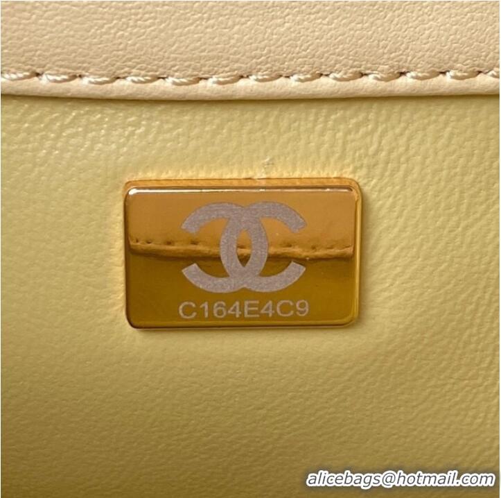 Stylish Chanel Drawstring Bag & Gold Metal AS3116 yellow