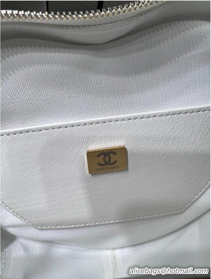 Affordable Price Chanel 2022S Love Heart Original Lambskin Crossbody Chain Bag AS3191Y White