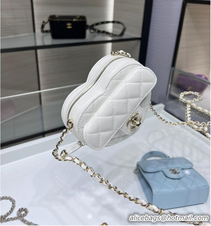 Top Quality Chanel 2022S Love Heart mini Lambskin Crossbody Chain Bag AO2784 White