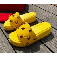 Best Grade Valentino Rockstud Lambskin Platform Slide Sandals Yellow 0323125