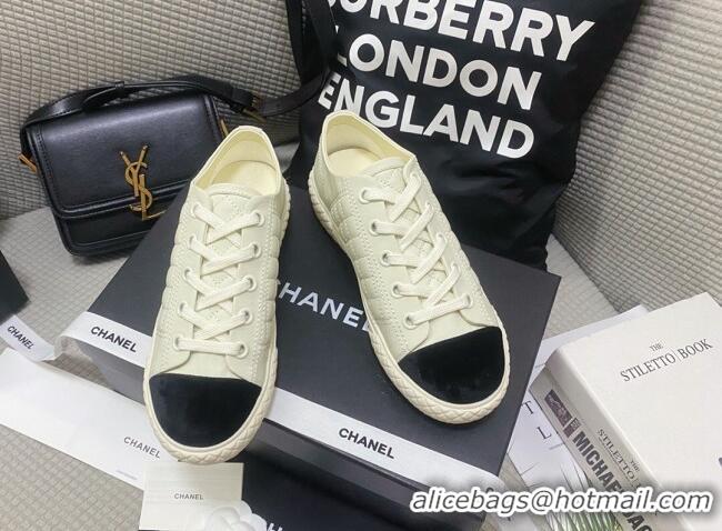 Low Cost Chanel Quilted Calfskin Low-top Sneakers G38280 White