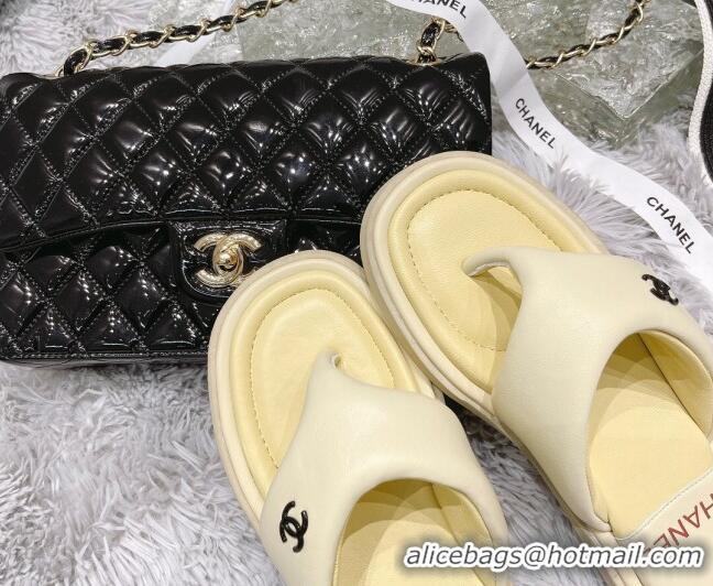 Pretty Style Chanel Lambskin Flat Thong Sandals Yellow 0426101