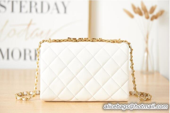 Pretty Style Chanel lambskin Shoulder Bag AS3241 white