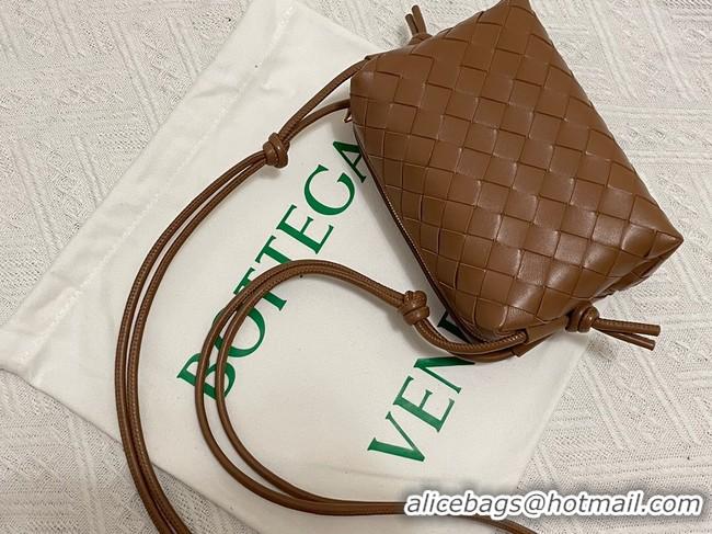 Stylish Bottega Veneta Mini intrecciato leather cross-body bag 680254 brown