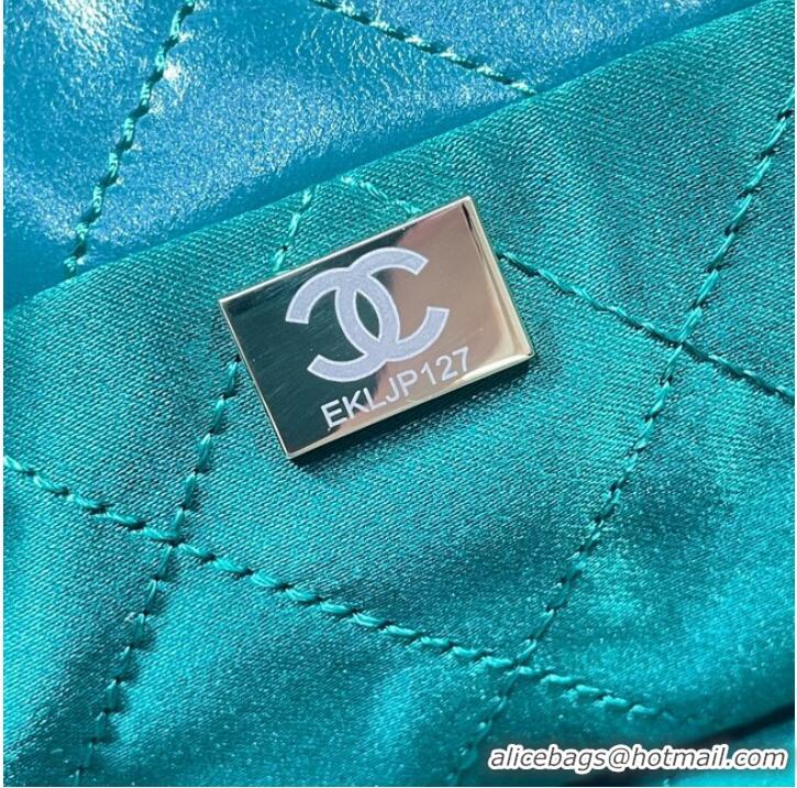 Buy Luxury CHANEL 22 HANDBAG AS3262 green