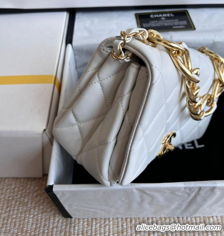 Pretty Style Chanel FLAP BAG Lambskin & Gold-Tone Metal AS3366 white