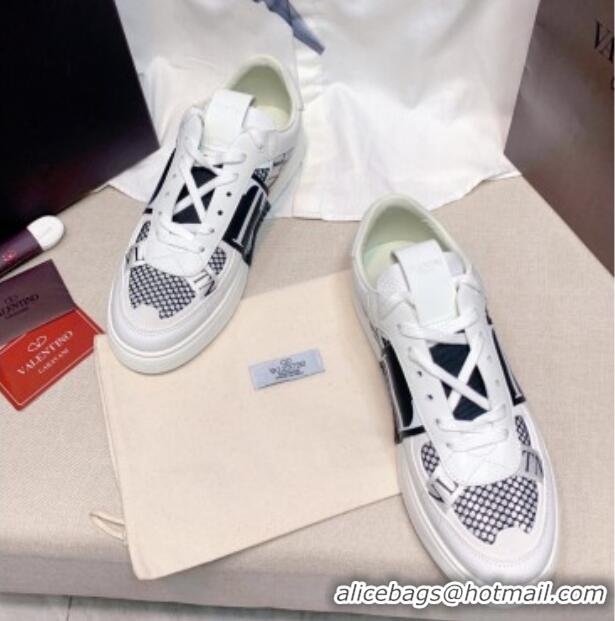 Luxurious Valentino VL7N Low Sneakers in Mesh and Calfskin Aged White/Black 2072065