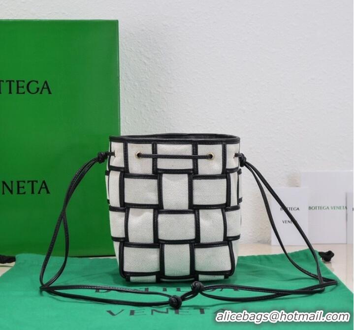 Super Quality Bottega Veneta Mini intreccio leather crossbody bucket bag 680217 Natural&black