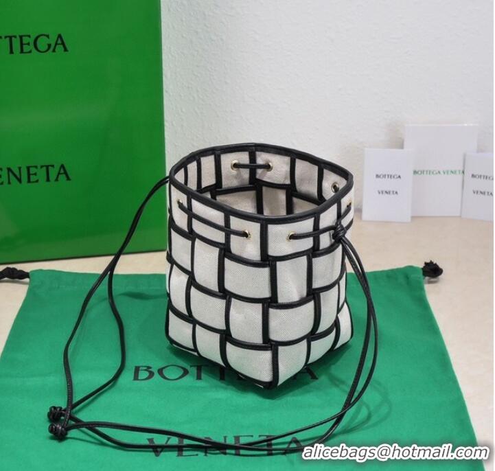 Super Quality Bottega Veneta Mini intreccio leather crossbody bucket bag 680217 Natural&black