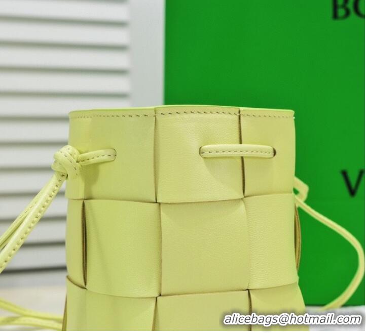 Inexpensive Bottega Veneta Mini intreccio leather crossbody bucket bag 680217 Glittering green