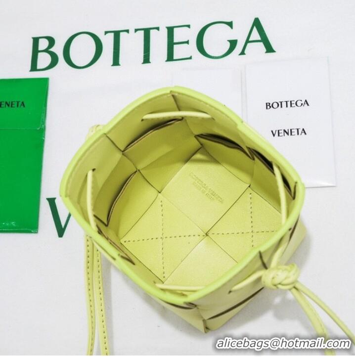 Inexpensive Bottega Veneta Mini intreccio leather crossbody bucket bag 680217 Glittering green