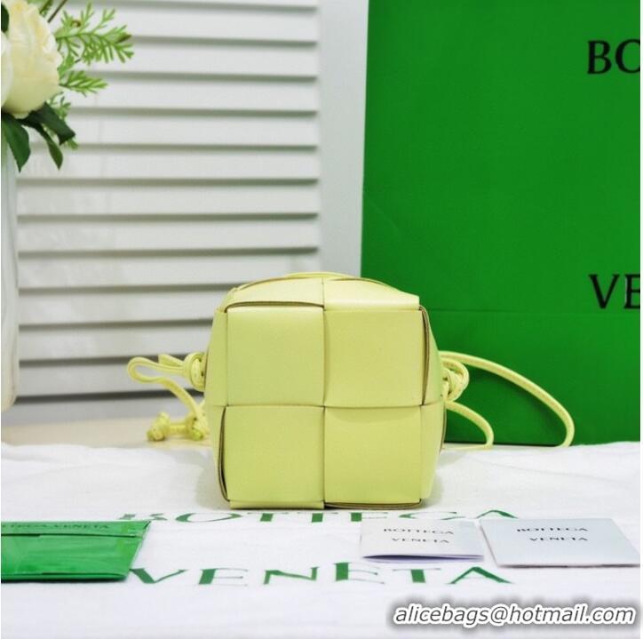 Inexpensive Bottega Veneta Mini intreccio leather crossbody bucket bag 680217 Glittering green