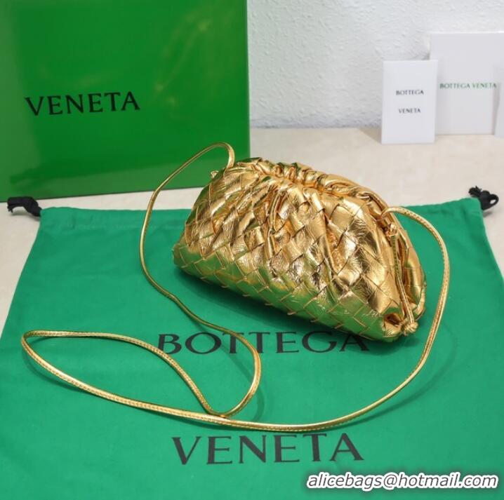 Good Taste Bottega Veneta Mini intrecciato leather clutch with strap 585852 gold