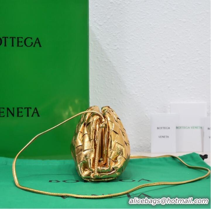 Good Taste Bottega Veneta Mini intrecciato leather clutch with strap 585852 gold