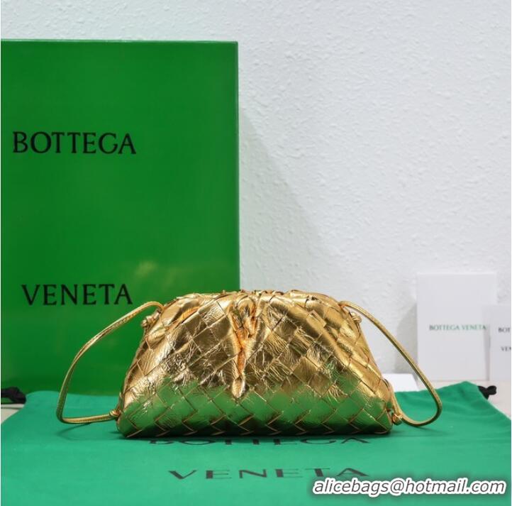 Good Taste Bottega Veneta Mini intrecciato leather clutch with strap 585852 gold