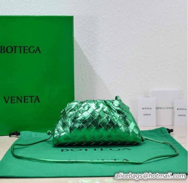 Good Product Bottega Veneta Mini intrecciato leather clutch with strap 585852 green