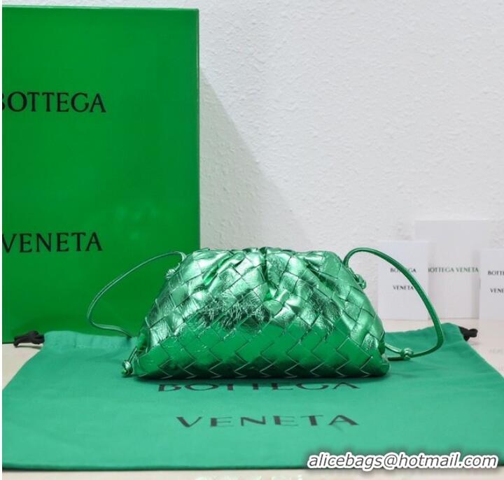 Good Product Bottega Veneta Mini intrecciato leather clutch with strap 585852 green