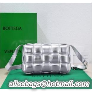 Good Product Bottega Veneta Padded Cassette 591970 silver