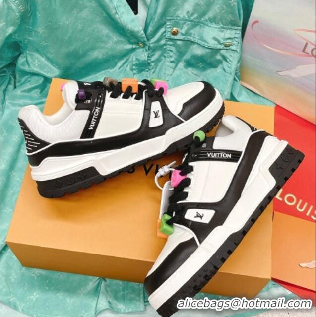 Sophisticated Louis Vuitton LV Trainer Sneakers with Charm Black 090965