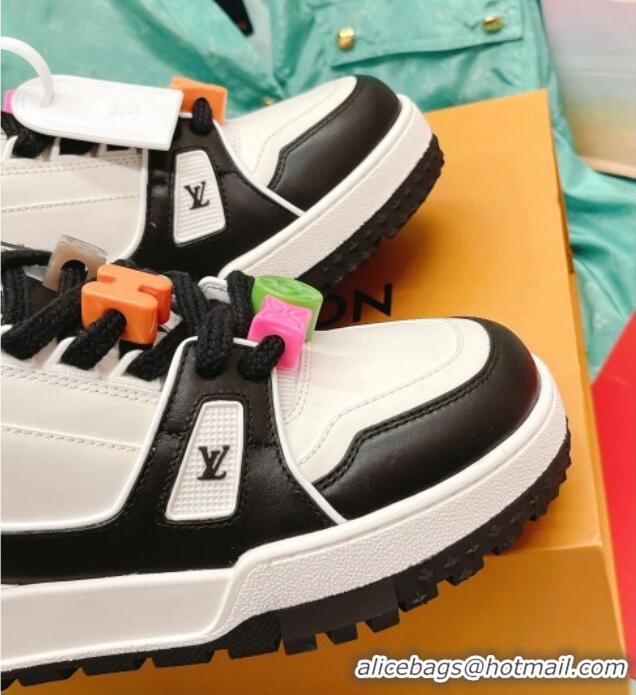 Sophisticated Louis Vuitton LV Trainer Sneakers with Charm Black 090965