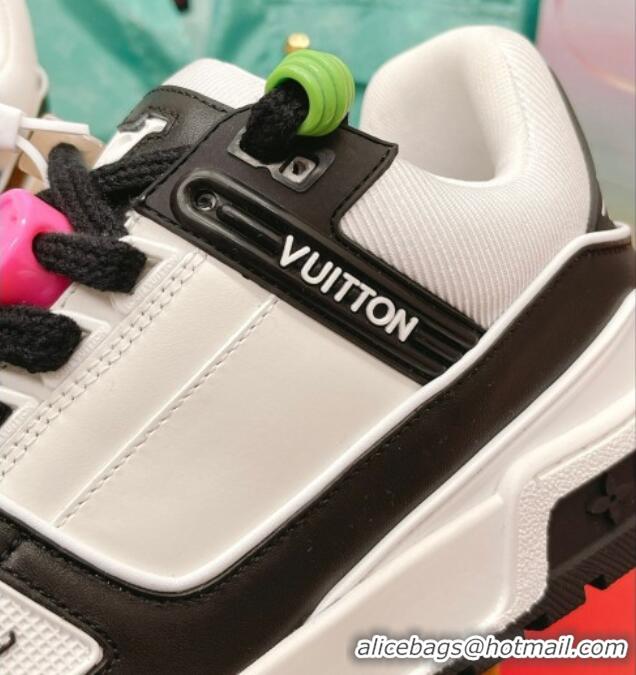 Sophisticated Louis Vuitton LV Trainer Sneakers with Charm Black 090965