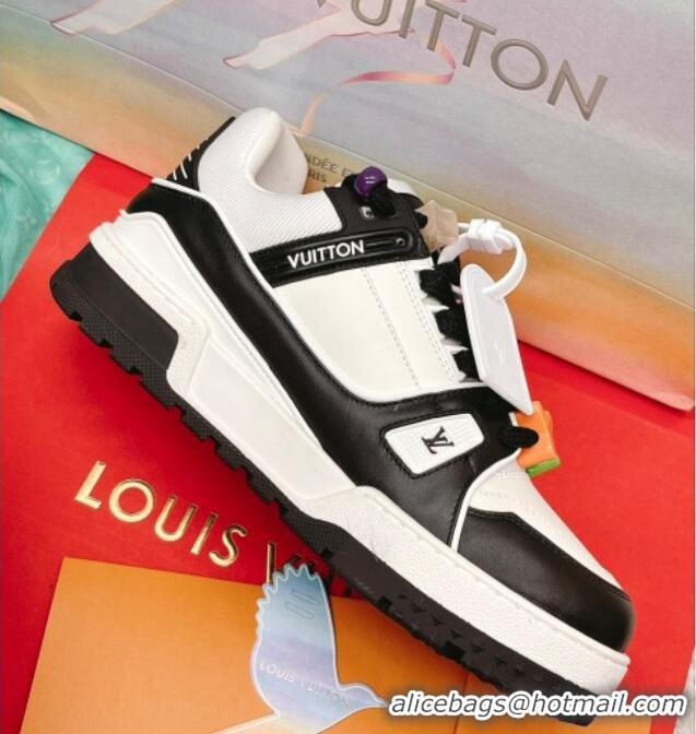 Sophisticated Louis Vuitton LV Trainer Sneakers with Charm Black 090965