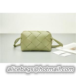 Famous Brand Bottega Veneta Small Cassette Camera Bag 709417 green