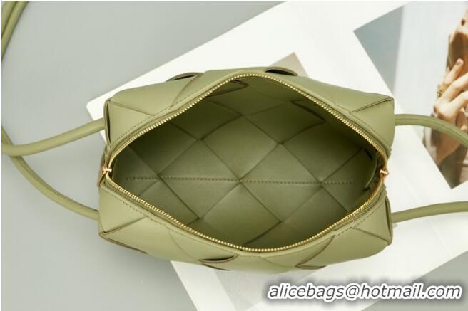 Famous Brand Bottega Veneta Small Cassette Camera Bag 709417 green