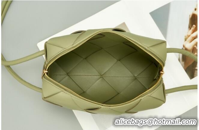 Famous Brand Bottega Veneta Small Cassette Camera Bag 709417 green