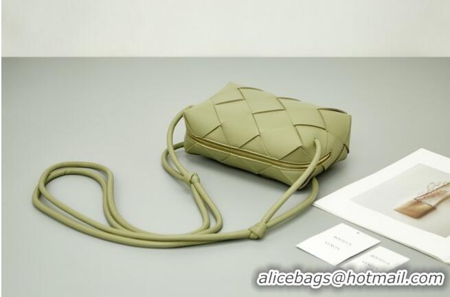 Famous Brand Bottega Veneta Small Cassette Camera Bag 709417 green