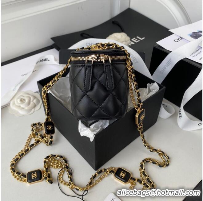 Pretty Style CHANEL SMALL VANITY WITH CHAIN Lambskin & Gold-Tone Metal AP2931 black