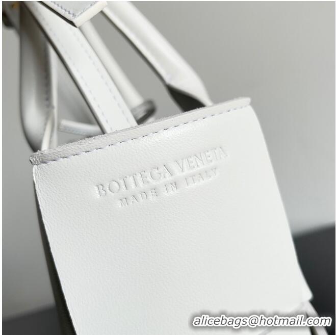 Promotional Bottega Veneta ARCO TOTE Small intrecciato grained leather tote bag 709337 white