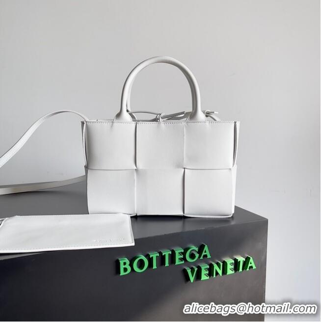 Promotional Bottega Veneta ARCO TOTE Small intrecciato grained leather tote bag 709337 white