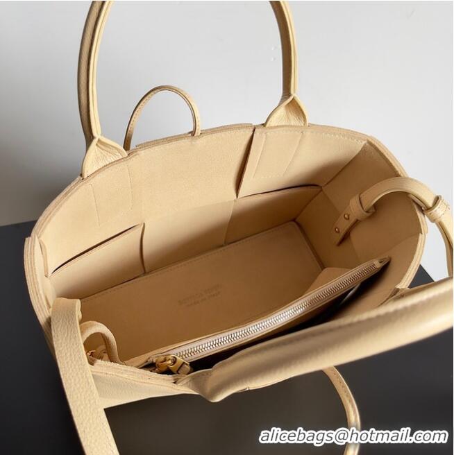 Famous Brand Bottega Veneta ARCO TOTE Small intrecciato grained leather tote bag 709337 Porridge