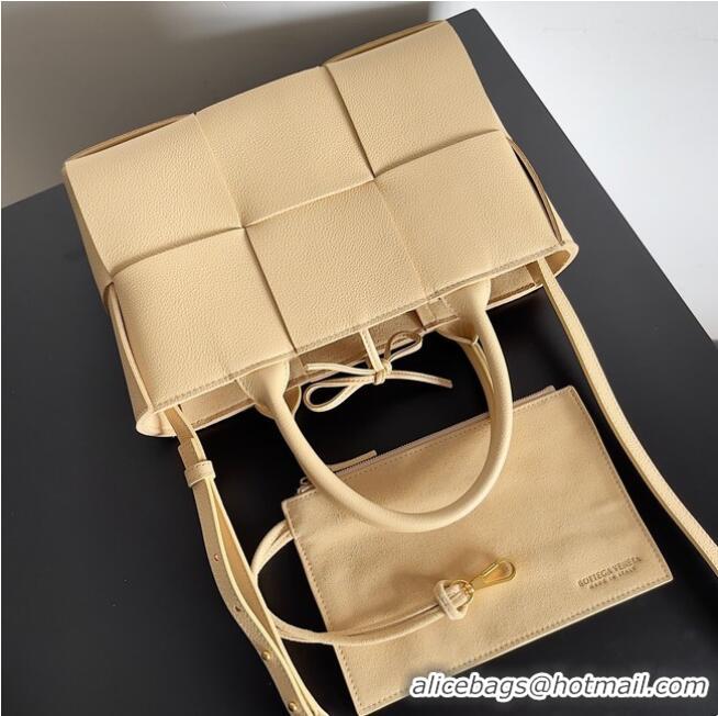 Famous Brand Bottega Veneta ARCO TOTE Small intrecciato grained leather tote bag 709337 Porridge