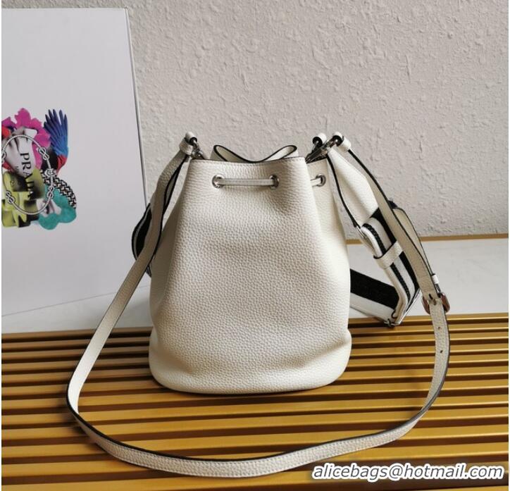 Big Discount Prada leather Shoulder Bag 1BE060 white