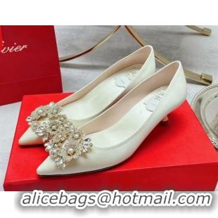 Top Design Roger Vivier RV Bouquet Crystal Pearl Buckle Pumps in Silk 4.5cm White 101144