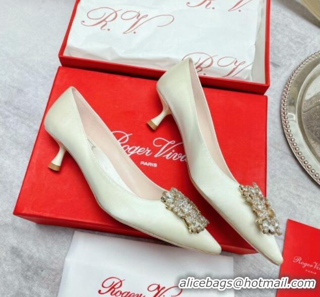 Top Design Roger Vivier RV Bouquet Crystal Pearl Buckle Pumps in Silk 4.5cm White 101144